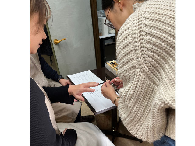 �X�^�b�t�������O�T�C�Y�𑪂��Ă���Ƃ���ł��B�҂�����T�C�Y�ɂȂ�悤�A�n����؂钷�����v�Z���Ă����܂��B_freckle.