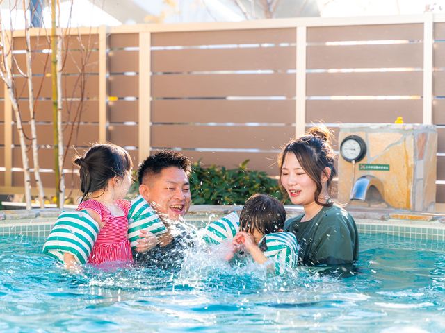 �g�V�сh�Ɓg�����h���o��ꏊ�B�e�q�ł��y���߂鐅�ӂ̃��]�[�g�̌������ЁB_YUBUNE SAUNA PARK -�͂ɂイ�̓�-