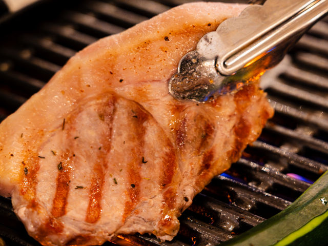 �W����Weber�K�X�O�����ŊO�̓p���p���A���̓W���[�V�[�ɏĂ��܂��I���O�ɂ����̓}���l���Ă���A���ɂ͂Ȃ����ʂ�BBQ�������\���������I_�|�X���[�T��