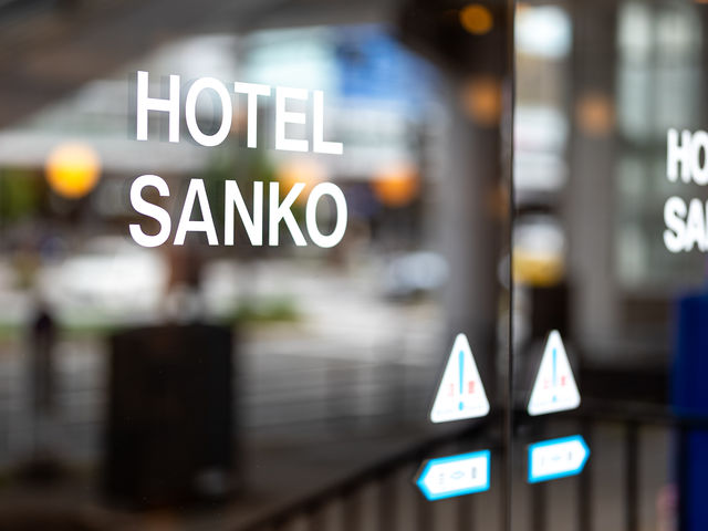 �z�e���T���R�[����