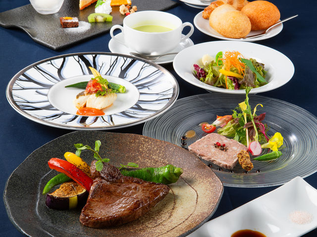 �R�[�X�������[�����Ă���܂��B
���ʐ^�ͽ����ިŰ���_�ߍ]�X�G�q���{�X