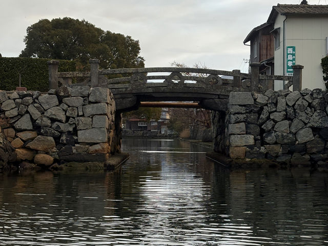 �y���E�鉺��SUP�z���������̓����Ȃŏ��鐢�E��Y�B
�V���D�ł͂����Ȃ��ꏊ��SUP�ōs����B

�ʐ^:�O�@�ɂ�����ꂽ�΋��̕���(�ւ�����)��_��SUP