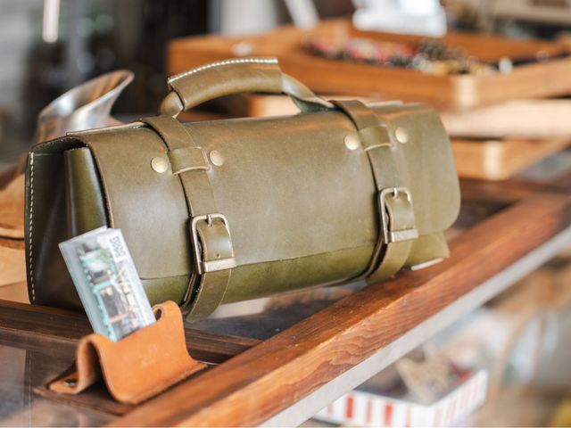 �X���̊v���i���ЂƂЂƂ��삵�Ă��܂�
�y�Ȗ؃��U�[�̃c�[���o�b�N�z_�؋���