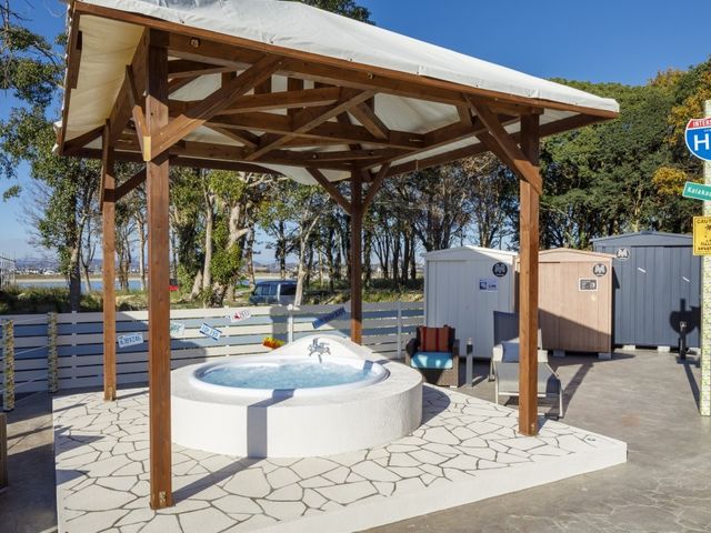 �{�ݓ��ɂ͐�p�̃W���O�W�[�X�y�[�X�������B���]�[�g�ȋ�Ԃ����Ђ��y���݂��������B_�Ђ܂��L�b�`��