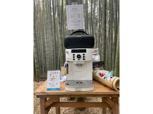 �|�т̒��œ�����҂��{�i�R�[�q�[�������ł���_�|�эL��