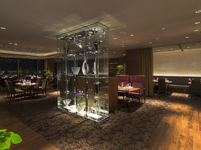 THE DINING Vmg&St`G̎ʐ^1