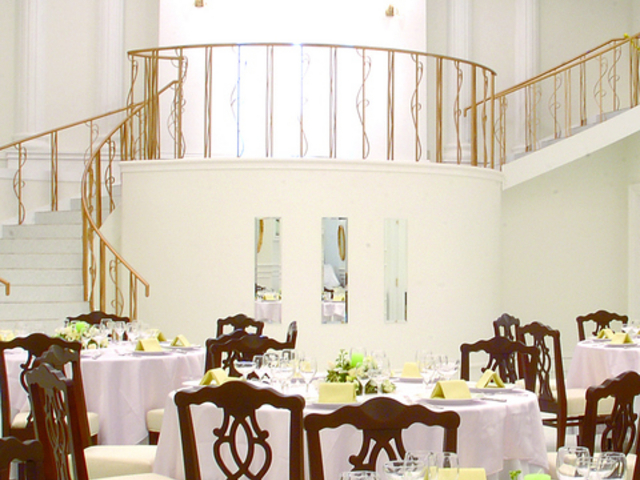 Queen's Fonte NC[YtHe̎ʐ^1