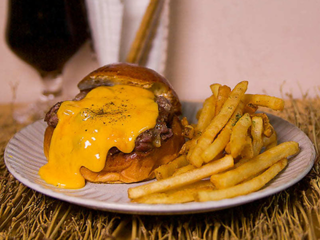 KAKUMEI Burger&Cafe̎ʐ^1