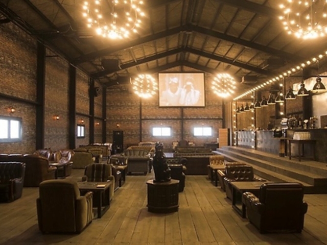 THE HIDEAWAY FACTORY Â̎ʐ^1