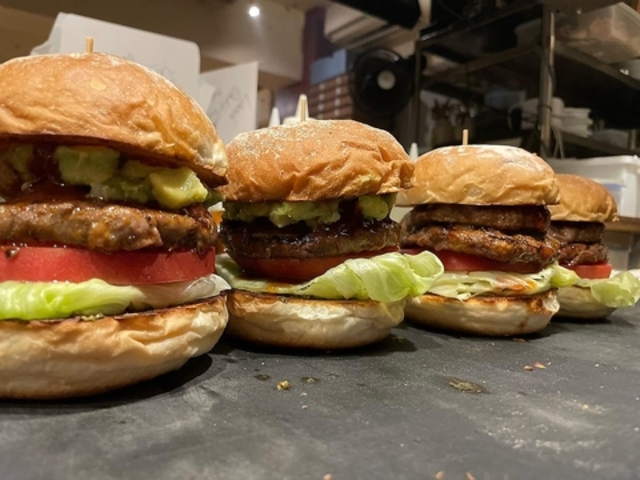 E A T GRILL&BAR �C�[�G�[�e�B�[ �O�����A���h�o�[�̎ʐ^1