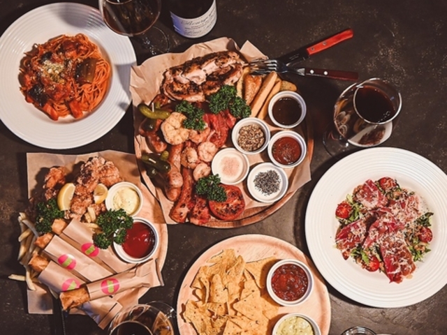 DINING BAR OWT AEg̎ʐ^1