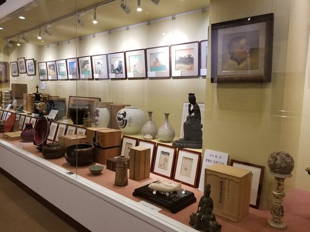 �ʕ{�A�[�g�~���[�W�A��