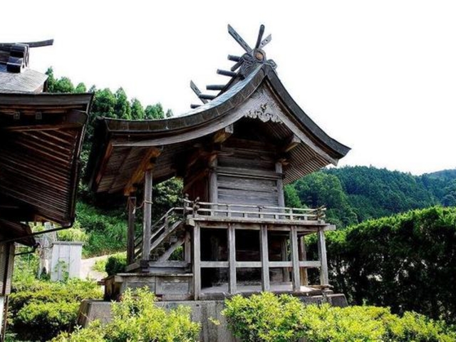 �e���˒q����̊����_�Ёi�䏊�_�Ёj�̓��e�ʐ^1