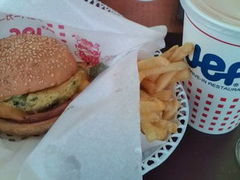 �����[�����Jef�@�L����X�ւ̓��e�ʐ^1