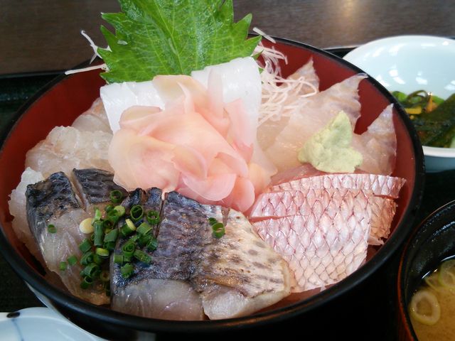 �����������ł���H_���̉w �x�y���Ƃ݂��