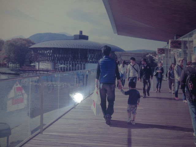 �V���b�s���O�v���U�̐V�����������R�[�i�[�̃e���X�ɂāA��l�Ƒ��q_�y���E�v�����X�V���b�s���O�v���U