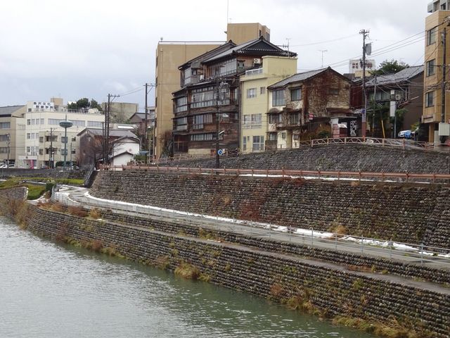 �В�����n��A����Ɍ�����i�F_�Ґ�勴