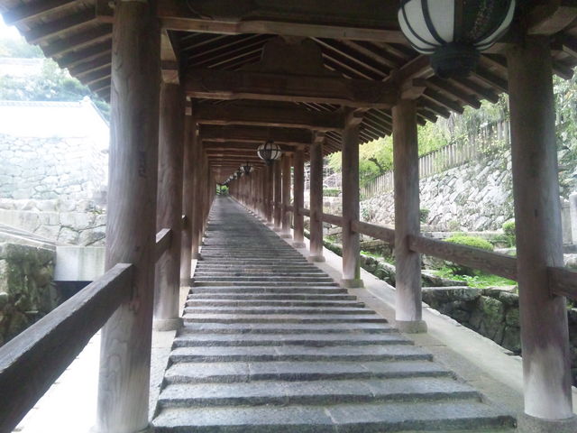 本堂までの登廊。なぜかわくわくします。_長谷寺（奈良県桜井市）