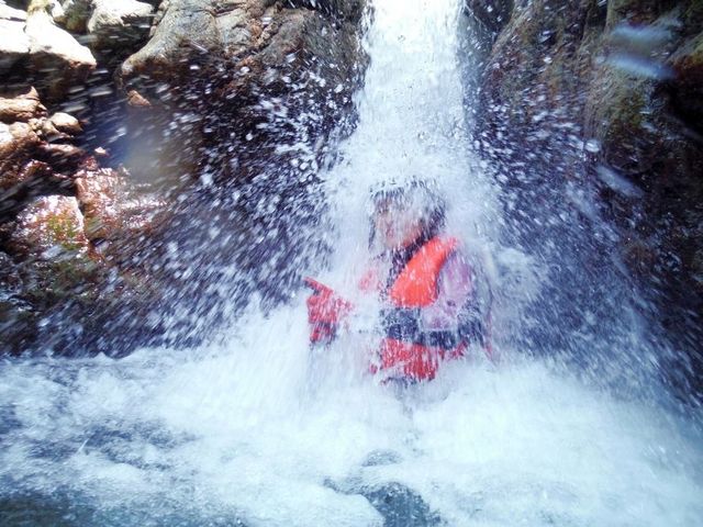 �L���j�I�j���O�����y�������x�Ȑ��ق̏p�ɂ�_�ΔV����