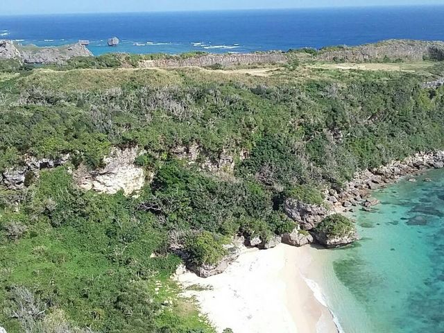 宮城島の果報バンタ。
パワースポットらしい_海中道路