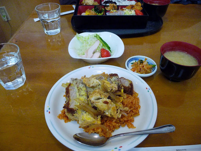 X̊Ŕj[̃{KCXBR[q[ZbgĂPPOO~B_X@