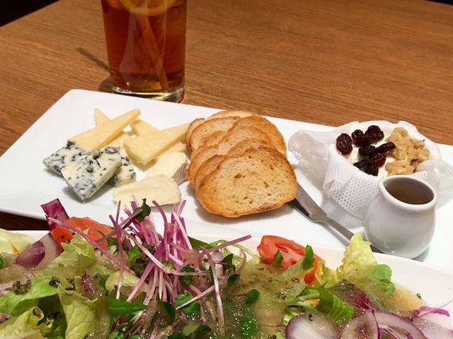 �`�[�Y�S�퐷�荇�킹�����̃L���r�A
 "�Ƃ�Ԃ�" �ƃX�v���E�g�̃~�l�����T���_

_���p�E�U La Pausa �n�ԓ��X