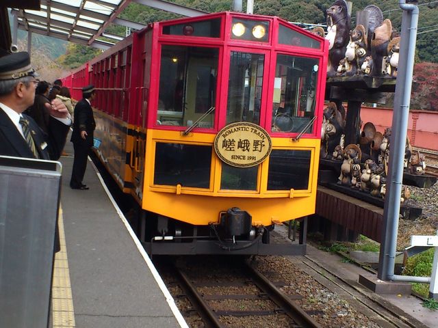 �f�G�Ȕz�F�̓d�ԁ�_�����g���b�R���