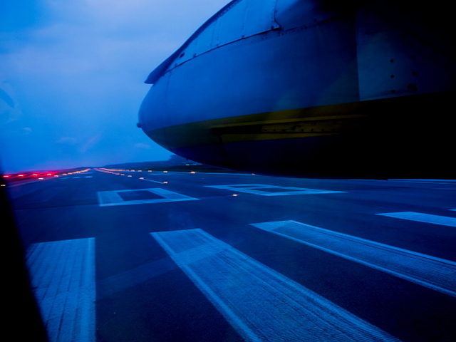 �Ő��[�̊����H_�^�ߍ���`