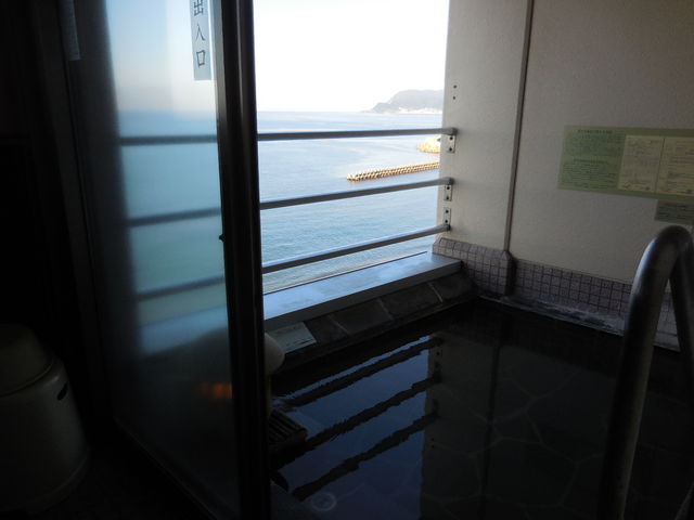 �q���̘I�X���C�ł��B�������ɔ��َR�������܂��B_���̐쉷��