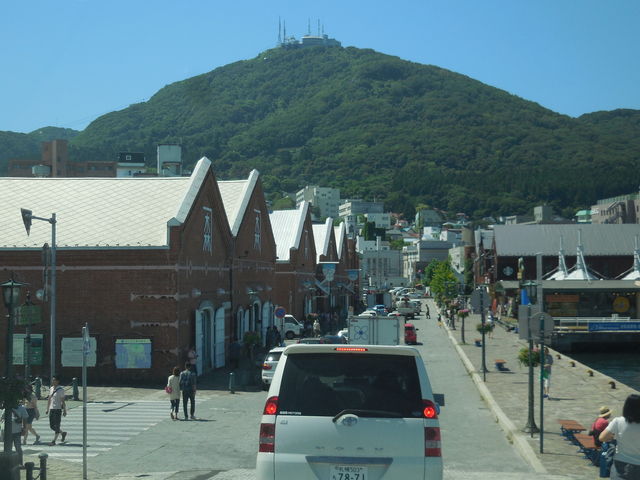 �ԃ����K�q�ɊX����̔��َR_���َR