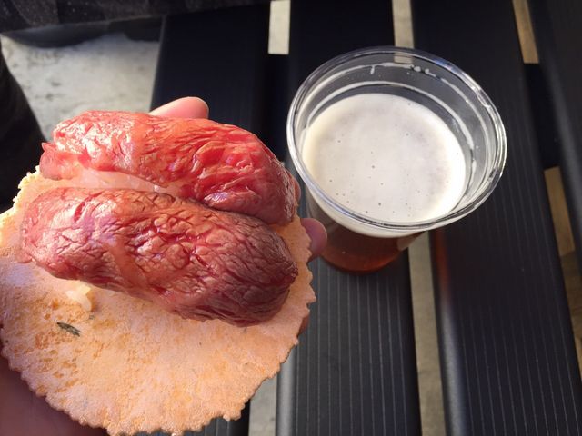 湯島庵さんで、飛騨牛握りと、地ビールです。_下呂温泉街