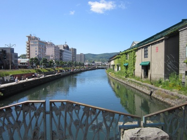 �^�͂Ƒq��_�^�͂ƐΑ��q�ɌQ