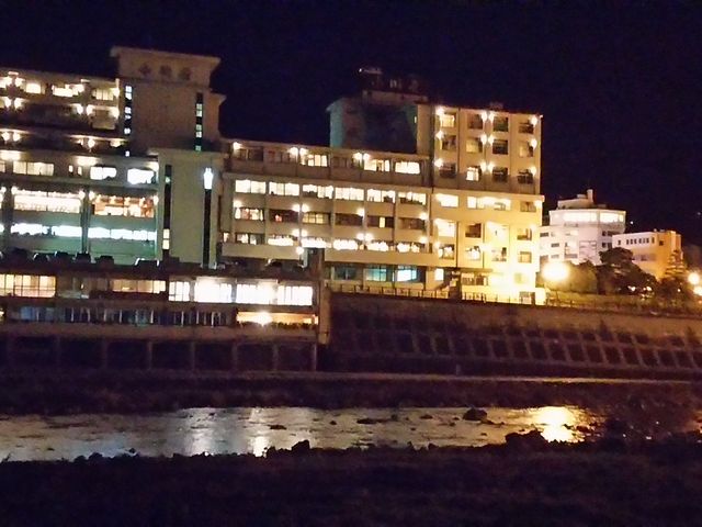 ��_����r