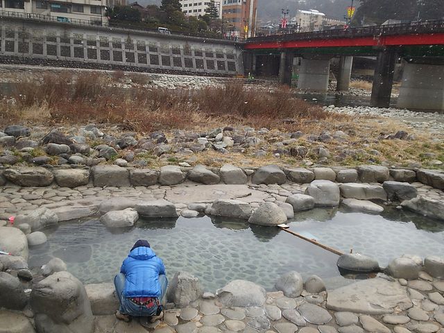 ��_����r