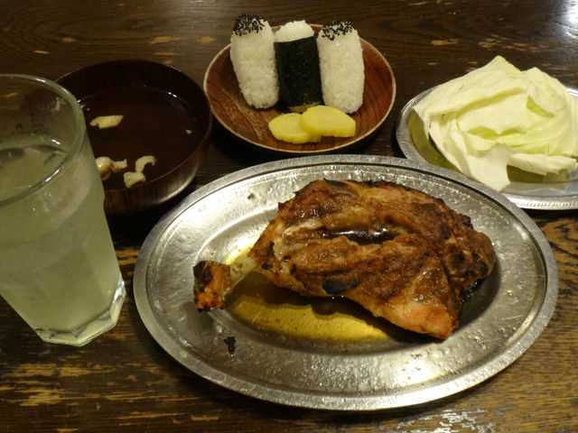 ���ɂ���ƃL���x�c�͓��`�ɐZ���ĐH�ׂ�̂��X�̂����߂ł����c_���t�����X ��� �ۋT�{�X