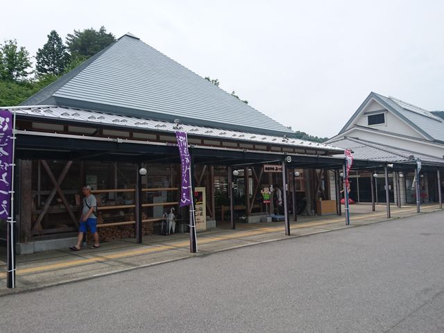 �w�O��_���̉w �ɐ��{�X�����