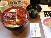 zin̖ FނƂ 󑐓X̓eʐ^1