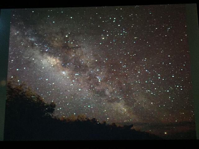 �A�i���O�`�b�N�ɂȂ�܂����A����Y��ɕ\���o�����摜�ł��B�f�W�J���̃��j�^���g�тŎB�e���܂���(�p_�|�x��