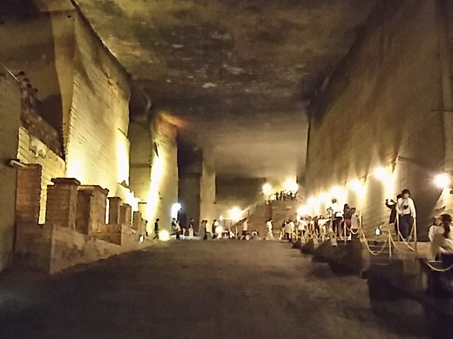 ��J������