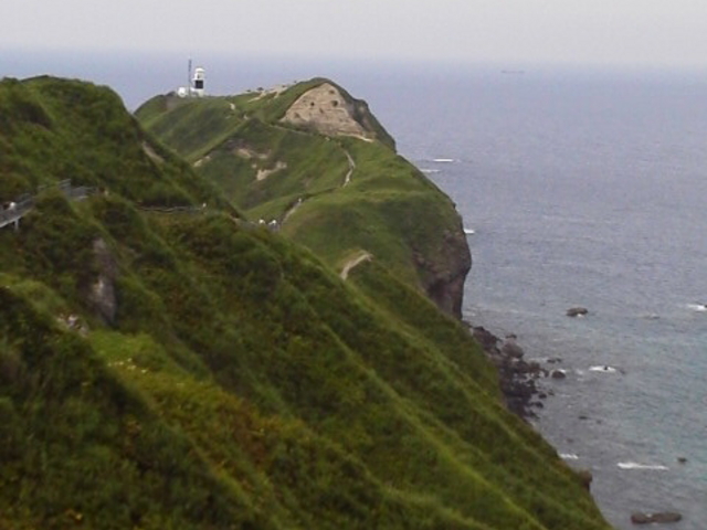 ���̓˒[�܂ł��Ȃ苗��������܂��B_�_�Ж�