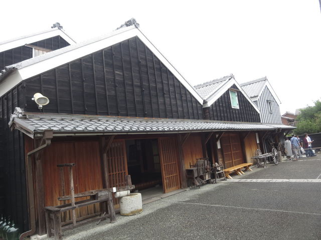 �ꉮ�̉��ɂ��傫�ȂR�̑��B
�ق�ƍL���~�n�ł��B_�ɐ��͍菤�l��