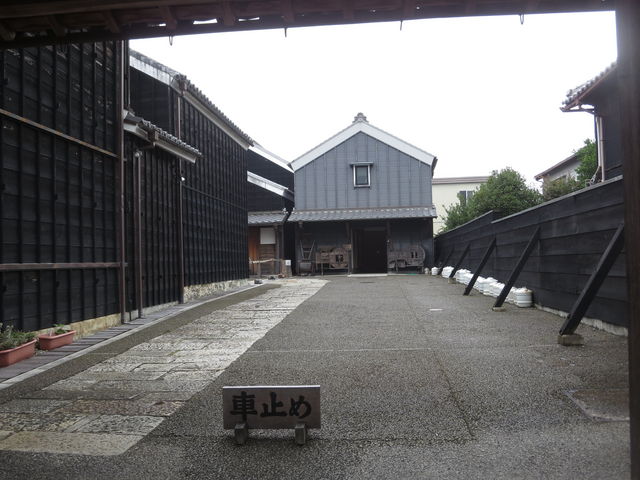 ���H���猩�����l�ق̑��B
���w�O�ŉ��s��������̂łт�����ł����B_�ɐ��͍菤�l��