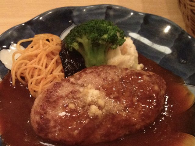 ���͂Ȃ���̉��̃n���o�[�O�R�{�̓��e�ʐ^1