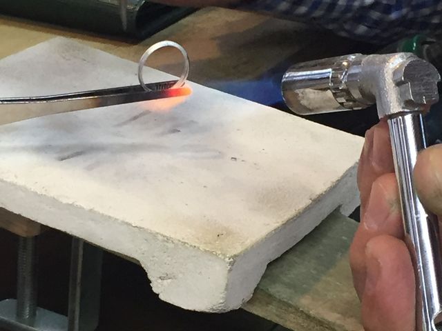 �h�L�h�L�̏u��_�X�̒�������gouttedor