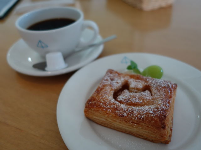 カフェの名前と一緒で、猫の形が型どられたアップルパイでした。_青森県立美術館