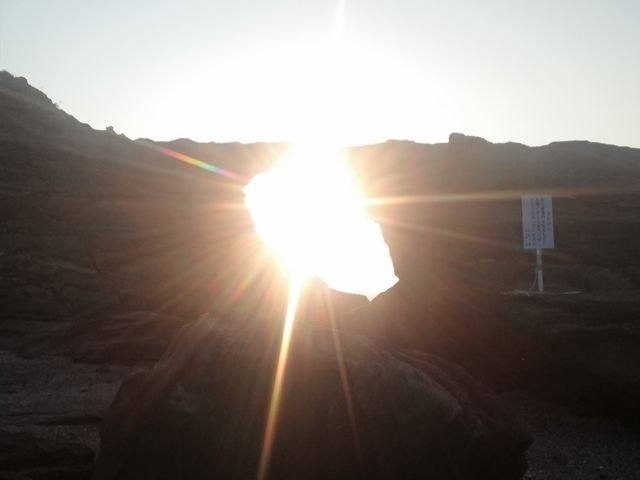城ケ崎　馬の背洞門からの日の出_城ヶ島