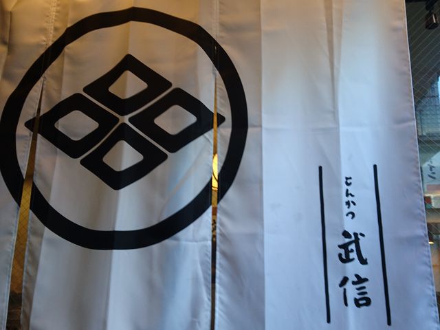 PK̓JE^[ȂłQKe[u_Ƃ񂩂M X