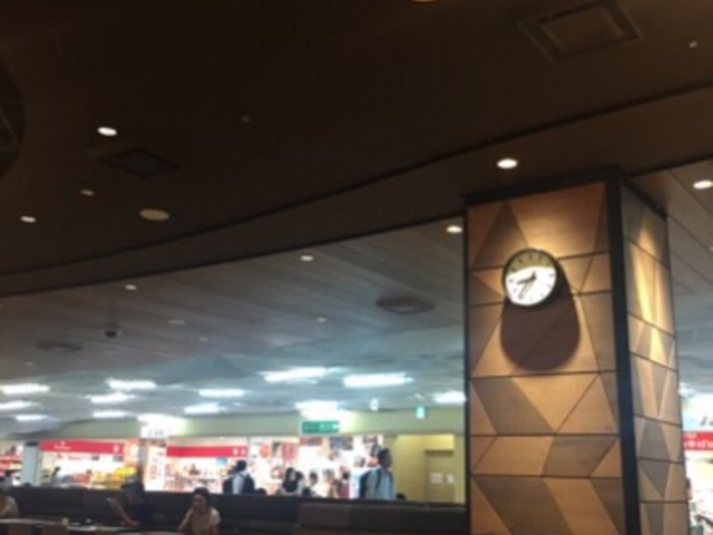 �t�[�h�R�[�g���ł��B_greenblue FUKUOKA AIRPORT�i���́F�O���[���u���[�j