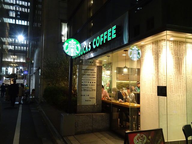 SHIN����̃X�^�[�o�b�N�X�E�R�[�q�[ ���d�F�A�[�o���X�N�G�A�X�̓��e�ʐ^1