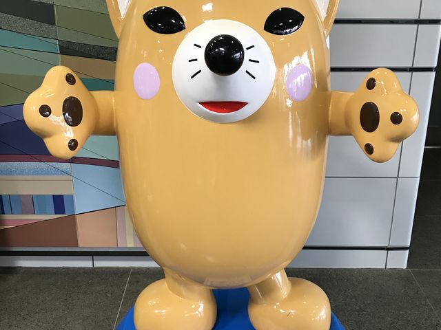豊川のゆるキャラ【いなりん】もお出迎え_ぎょぎょランド
